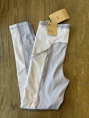 Nike Light Purple Athletic Pro Performance Fit Leggings 7/8 Length